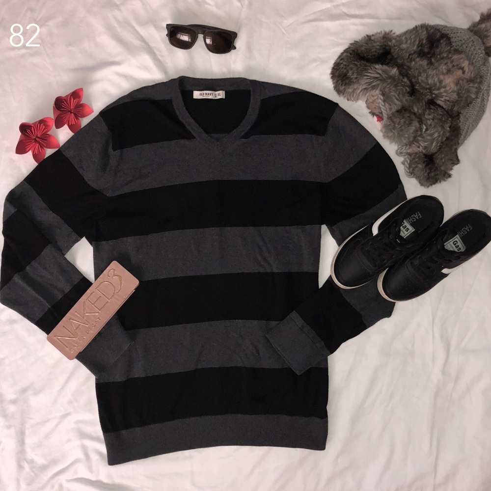 Old navy sweater 🐾